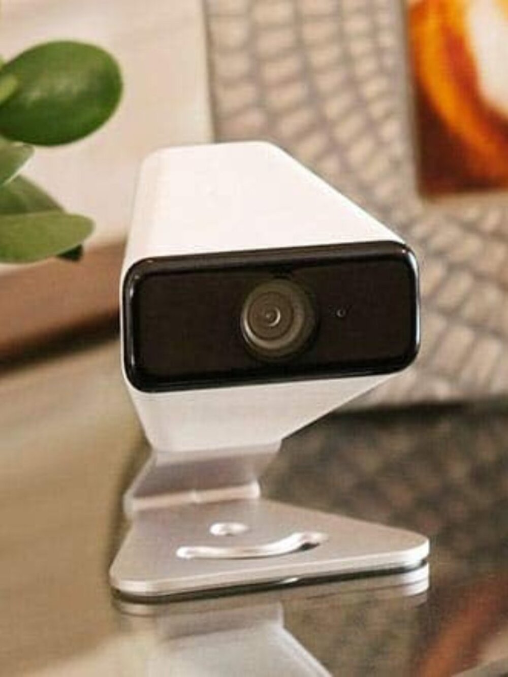 Xfinity Indoor + Outdoor Camera - WHITE w/ adapter & stand